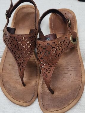 Ugg Women’s Brown Laser-Cut Thong Sandals